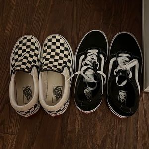 2 vans sneakers